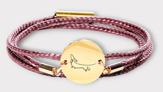 Rotbraunes Trachtenarmband mit Dackel-Motiv