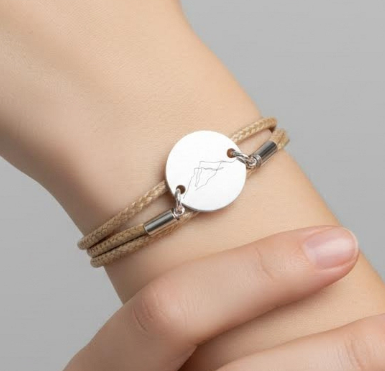 Armband Beige dünnes band, Silber und Berge Gravur