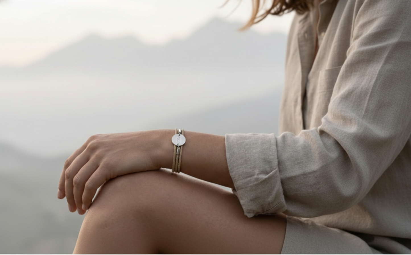 Armband, Trachtenarmband dünn, mit Berge Gravur und Magnetverschluss