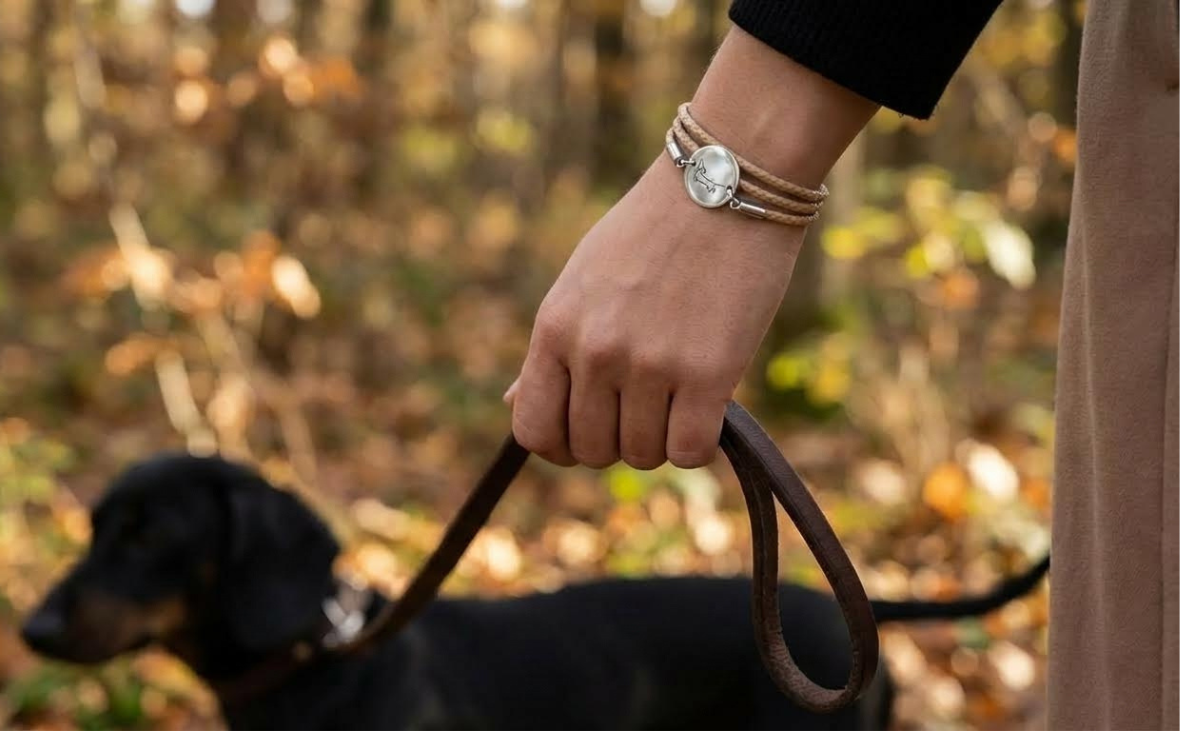 Armband, Trachtenarmband dünn, mit Dackel Gravur und Magnetverschluss