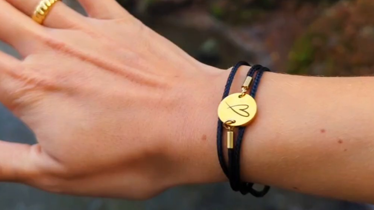 Schwarzes Trachtenarmband mit Herz-Motiv