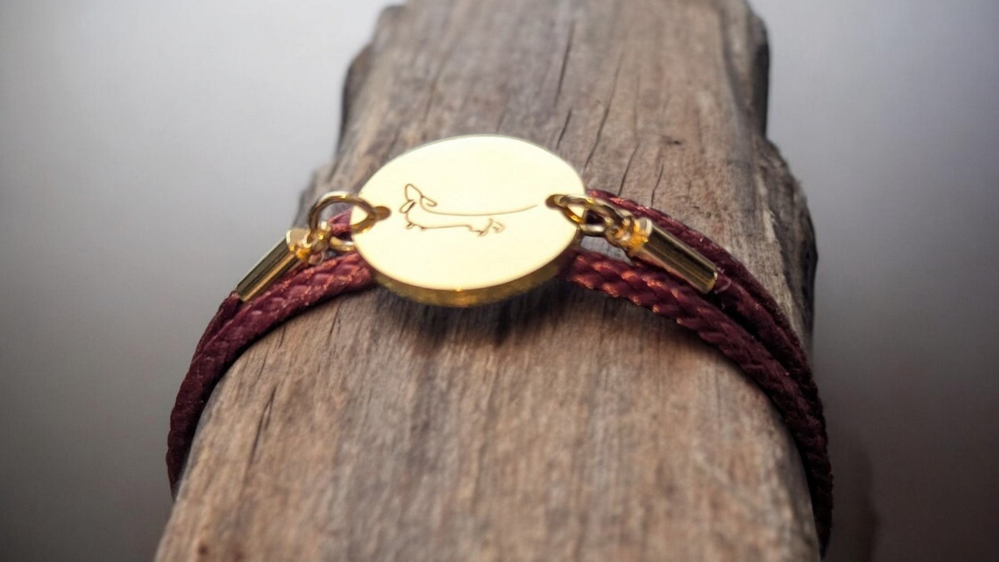 Rotbraunes Trachtenarmband mit Dackel-Motiv